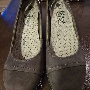 El Naturalista Women's Dark Brown Flats